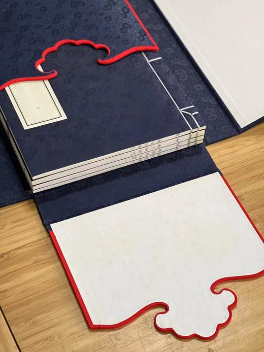 特别推荐：《陶靖节集》，陶渊明著，大16开，线装，一函四册，铅山连史纸，六合函套装，据明万历四年刻本影印，华东师范大学出版社2013年初版。定价1200，售价580 商品图2