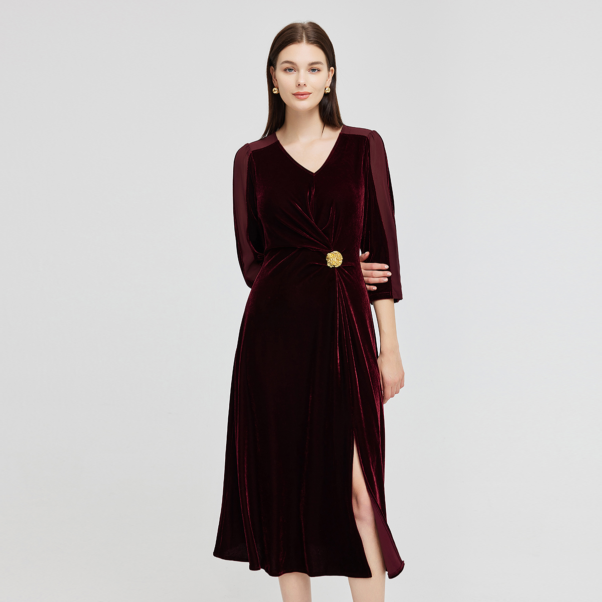 NG861斯尔丽23秋季新款时尚V领金丝绒拼接收身腰间收褶装饰扣连衣裙
