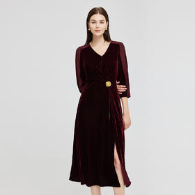 NG861斯尔丽23秋季新款时尚V领金丝绒拼接收身腰间收褶装饰扣连衣裙