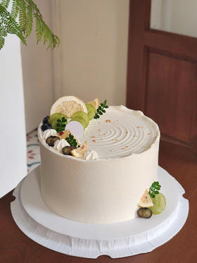 水果蛋糕款式六（青提已下季，用猕猴桃代替，介意勿拍）