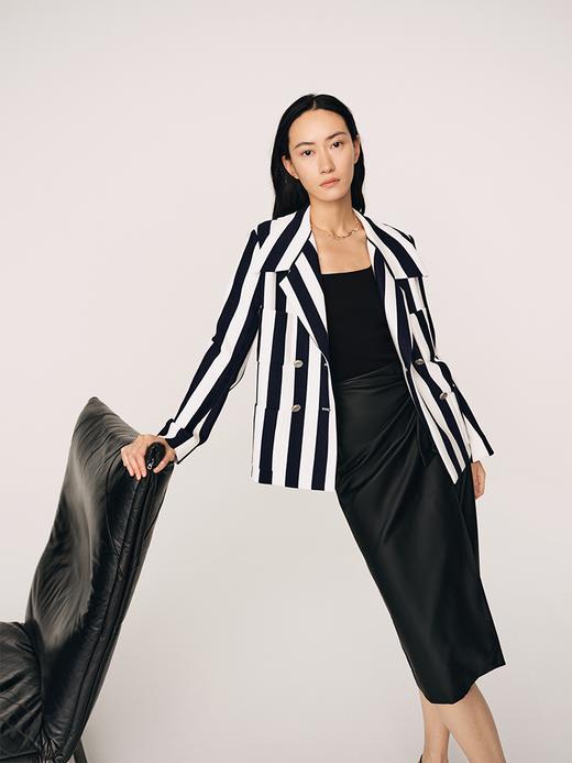 软糯空气层条纹利落双排扣西装FO470823O 商品图3