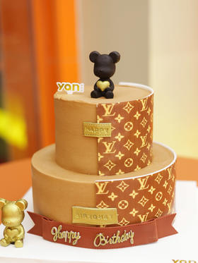 双层LV熊蛋糕