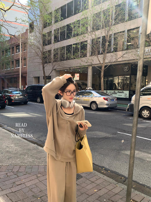 Read Nameless /咖绿色R标运动套装（长裤版长裙版）+厚条纹针织背心 商品图3