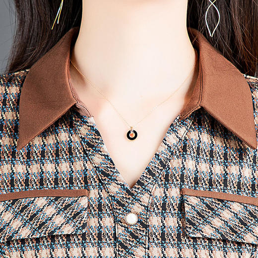 时尚气质，女装系带收腰中长款长袖春秋款A字裙衬衣领格纹连衣裙QYM-TYH-231389-Y 商品图3