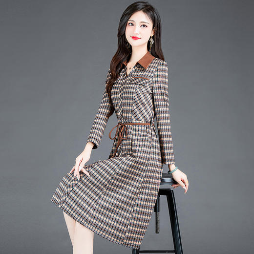 时尚气质，女装系带收腰中长款长袖春秋款A字裙衬衣领格纹连衣裙QYM-TYH-231389-Y 商品图1