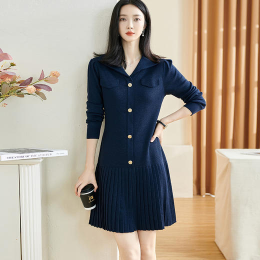 剩S/M 米思阳2025秋冬季新款时尚设计感藏蓝色连衣裙亮丝减龄百褶裙子3086 商品图0