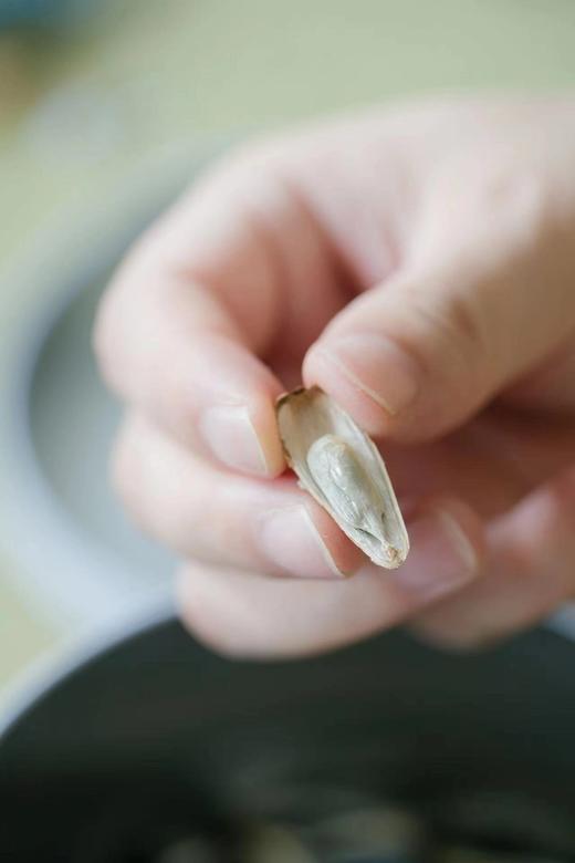 【绿色地标非遗物质文化葵花籽】专注瓜子45年！精选内蒙古平原！铁锅炒制，传统工艺！香醇可口，原味无添加！老少皆宜，吃的更健康！ 商品图2