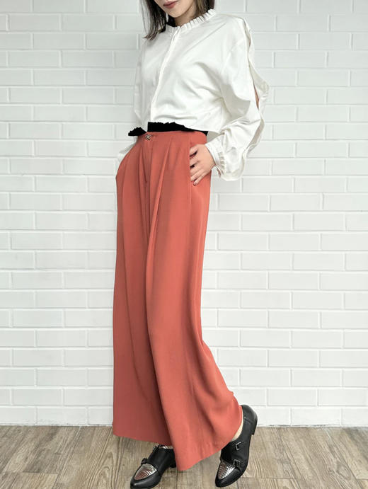 TYNVIE 纽扣装饰廓形长袖上衣-白色 商品图2