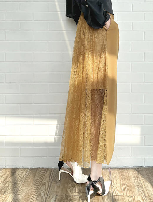 TYNVIE 拼接蕾丝裙摆铅笔裙-卡其色 商品图1