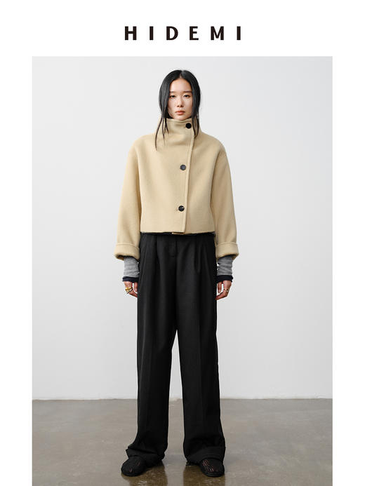 HIDEMI 澳洲美利奴羊毛长毛不对称三粒扣立领式廓形短款大衣 商品图1
