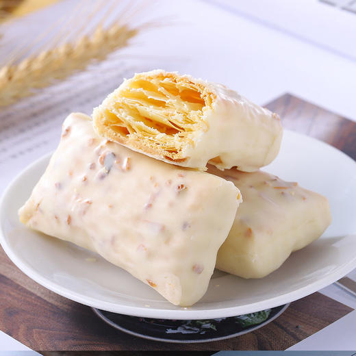 【入口香浓酥脆！松塔千层酥饼干】早餐佳选。醇香融合，柔软千层，一口咬下，酥脆包裹着绵密的口感，整箱小包装早餐吃的小吃休闲食品网红零食小吃健康 商品图0