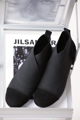 秋天第一双百搭靴【花粉定制】✅花粉专属“新中式”！✅懒人粗跟弹力靴！多种脚型都能穿得舒适！大宽脚、高脚背、大拐脚的真命靴子！【绵羊皮内底】舒适透气不闷脚