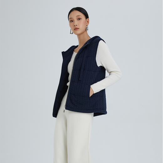 东黎 • 山羊绒女士秋冬连帽无袖绞花保暖马甲 3153 商品图5