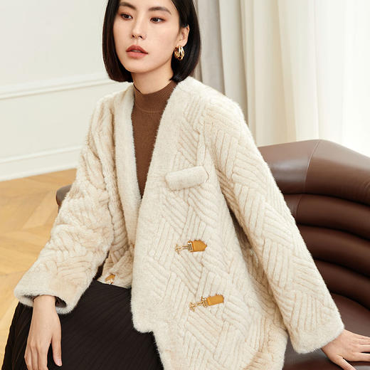 玳莎时尚仿水貂毛外套2023冬季新款优雅气质宽松高级感V领大衣  DD39306 商品图0