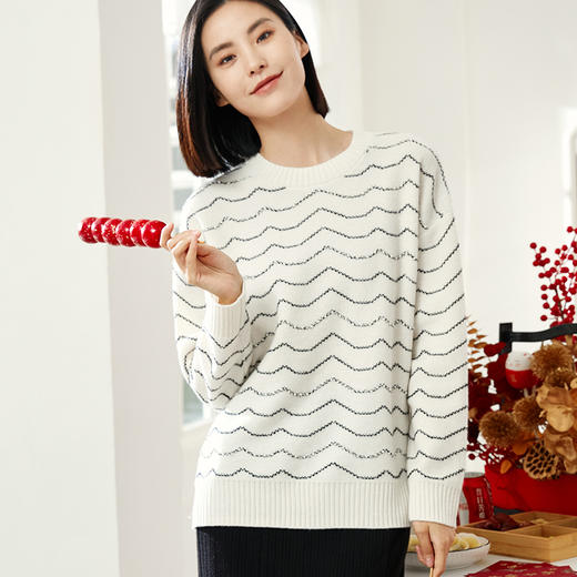 玳莎珍珠装饰套头针织衫女2023冬季新款设计感波浪条纹优雅上衣  DD33303 商品图2