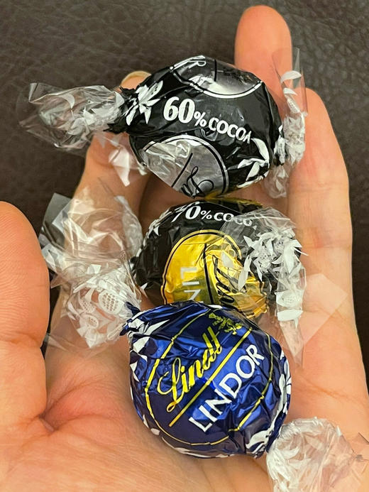 终于蹲到你了！最馋的黑巧特价220元🉐一定要冲！美国Lindt瑞士莲黑巧克力3种不同口味黑巧混装600g😍吃货必入！分三种：黑巧，60%多黑巧，70%多黑巧 商品图3