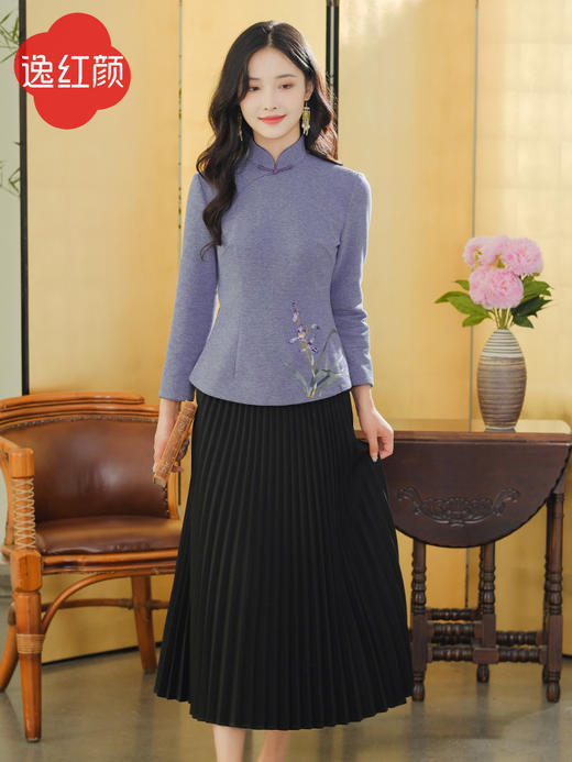 逸红颜 兰时 2025秋冬新款弹力针织暖感刺绣书卷文艺旗袍中式上衣 商品图2