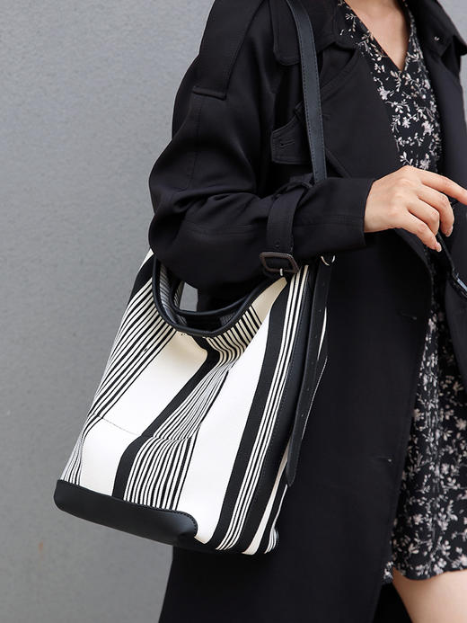 【韩版复古格纹水桶包】撞色时尚条纹手提包  通勤时尚单肩包  大容量 商品图0
