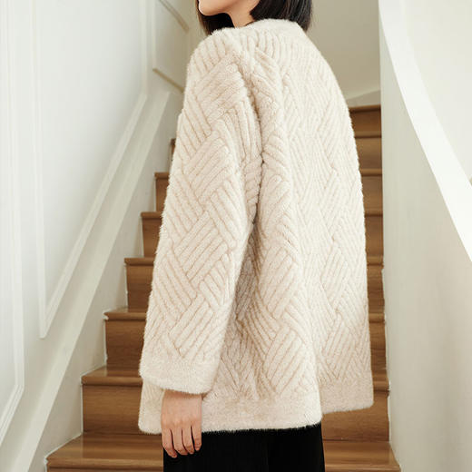 玳莎时尚仿水貂毛外套2023冬季新款优雅气质宽松高级感V领大衣  DD39306 商品图3