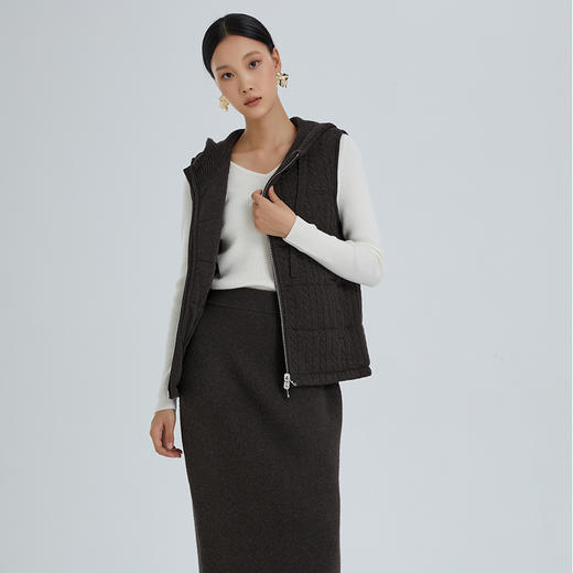 东黎 • 山羊绒女士秋冬连帽无袖绞花保暖马甲 3153 商品图3