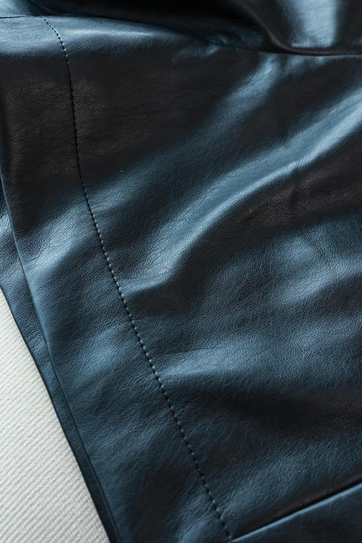 酷飒高腰显瘦蛋白皮短裤 商品图5