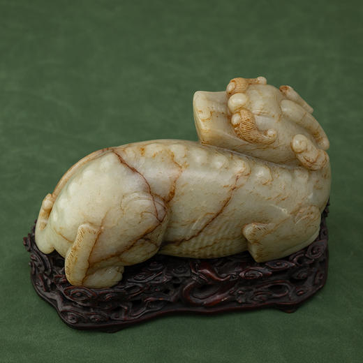 清 玉雕瑞兽摆件（红木座） 商品图4