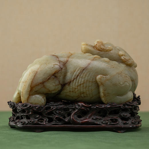 清 玉雕瑞兽摆件（红木座） 商品图2