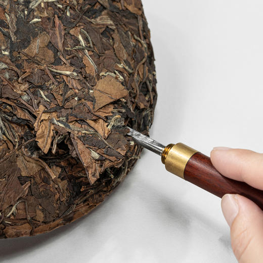 福鼎白茶 鼎名白茶 2018年珍藏品·紧压白茶（寿眉） 300克/饼  成箱规格：4提共28饼 商品图4