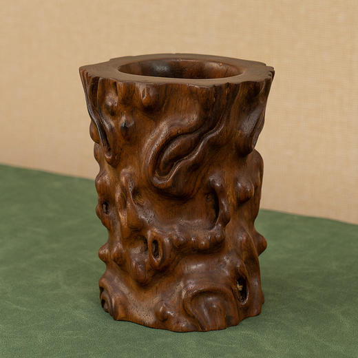 清 黄花梨树瘤随形笔筒 商品图1