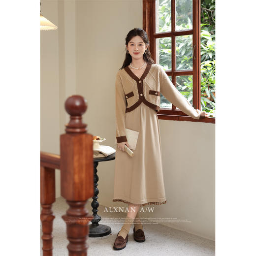 鹿向南《悠闲时光》法式撞色吊带裙LXN32207 商品图1