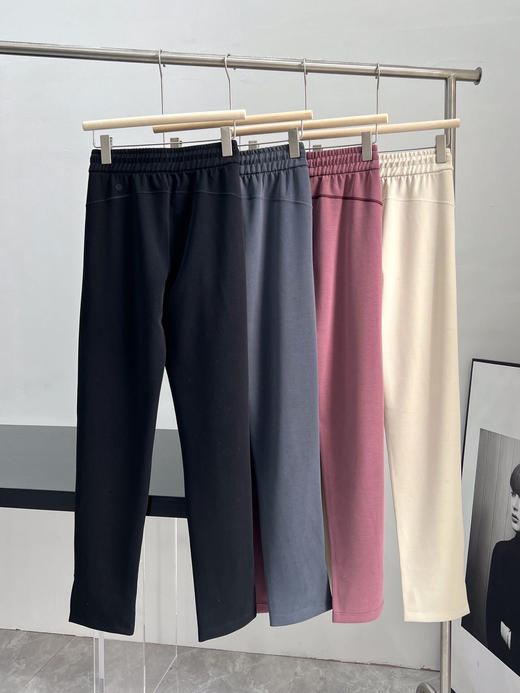 原价💰1180元！超显瘦lu家神裤！侧开叉铜氨丝休闲裤丨标牌齐全❗️出入专柜无压力！显腿长的黄金段位31英寸！铜氨丝面料，手感非常软糯丝滑，超适合秋冬！版型巨好，搭配老爹鞋超显腿长~ 商品图3