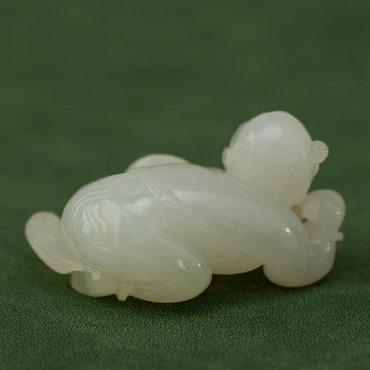 清 玉雕童子戏球把件 商品图4