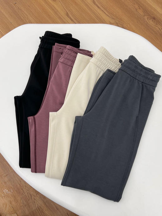 原价💰1180元！超显瘦lu家神裤！侧开叉铜氨丝休闲裤丨标牌齐全❗️出入专柜无压力！显腿长的黄金段位31英寸！铜氨丝面料，手感非常软糯丝滑，超适合秋冬！版型巨好，搭配老爹鞋超显腿长~ 商品图8