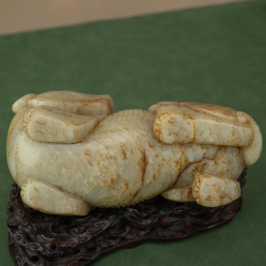 清 玉雕瑞兽摆件（红木座） 商品图3