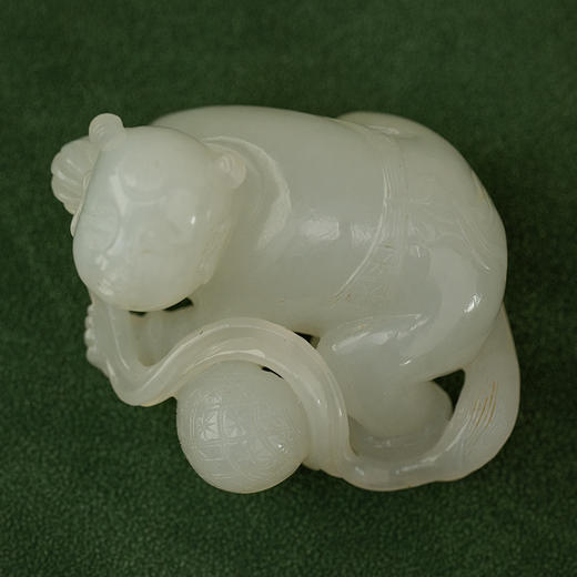 清 玉雕童子戏球把件 商品图3