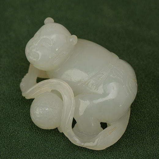 清 玉雕童子戏球把件 商品图2