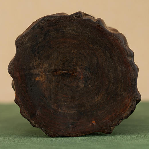 清 黄花梨树瘤随形笔筒 商品图4