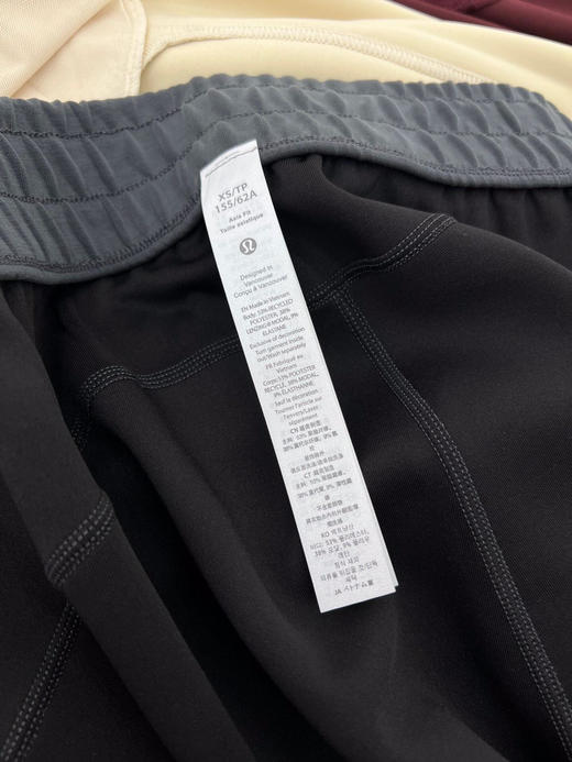 原价💰1180元！超显瘦lu家神裤！侧开叉铜氨丝休闲裤丨标牌齐全❗️出入专柜无压力！显腿长的黄金段位31英寸！铜氨丝面料，手感非常软糯丝滑，超适合秋冬！版型巨好，搭配老爹鞋超显腿长~ 商品图4