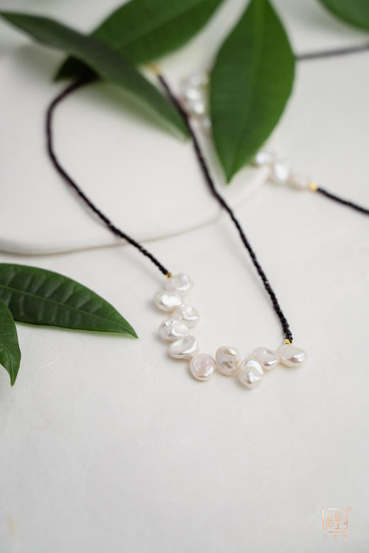 巴洛克花瓣珍珠黑尖晶设计项链 商品图3