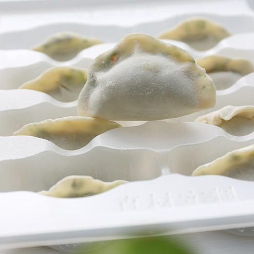 妙维根彩色鲜蔬水饺饺子 罗汉珍菌&田园玉米&翡翠荠菜 360g*3袋 (18个/袋) 商品图7