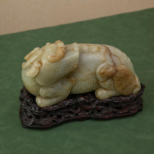 清 玉雕瑞兽摆件（红木座） 商品图1