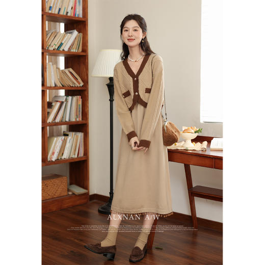 鹿向南《悠闲时光》法式撞色吊带裙LXN32207 商品图0