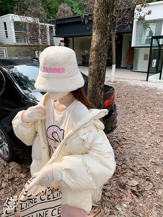 <曾小咸推荐> 【轻氧女孩】杏色S字母T恤 商品图1