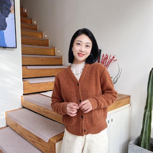 2023秋冬女装新系扣V领口袋百搭简约长袖针织衫 商品图14