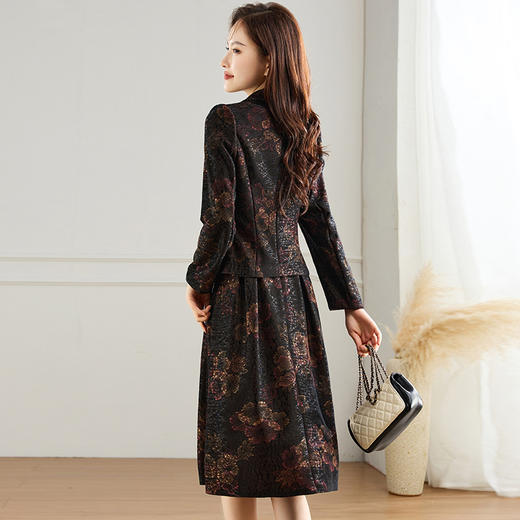 QYM-TB-DS0406-Y花色连衣裙秋冬季新款两件套连衣裙西装短款外套中长款打底A字裙 商品图3