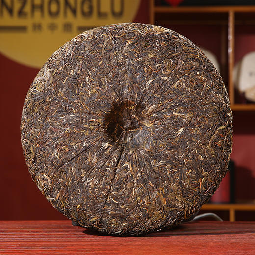 吉顺号易武正山普洱生茶饼3000克裸饼批发 商品图2