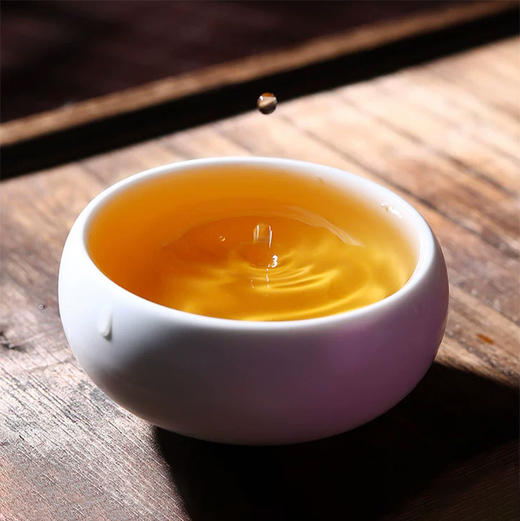 吉顺号易武正山普洱生茶饼3000克裸饼批发 商品图4