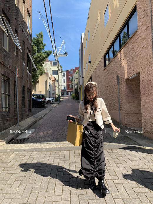 Read Nameless /香榭丽小香2件套针织上衣+设计师抽褶黑色半裙 商品图1