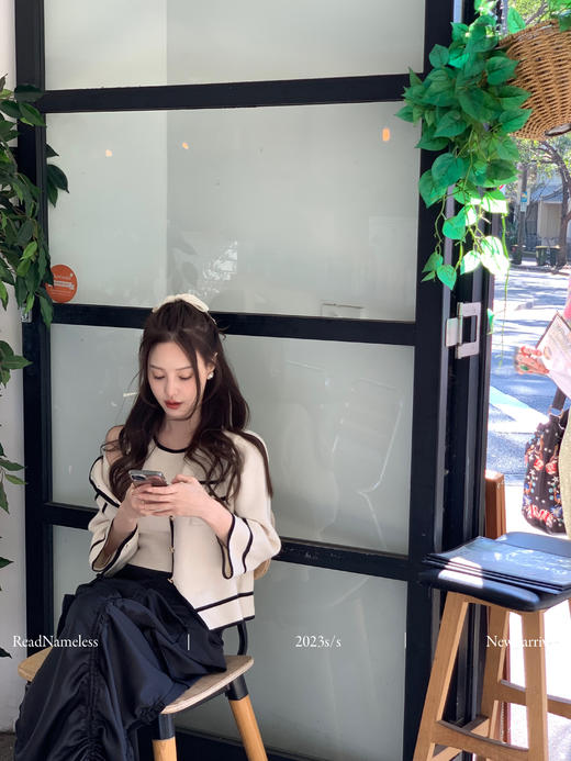 Read Nameless /香榭丽小香2件套针织上衣+设计师抽褶黑色半裙 商品图10