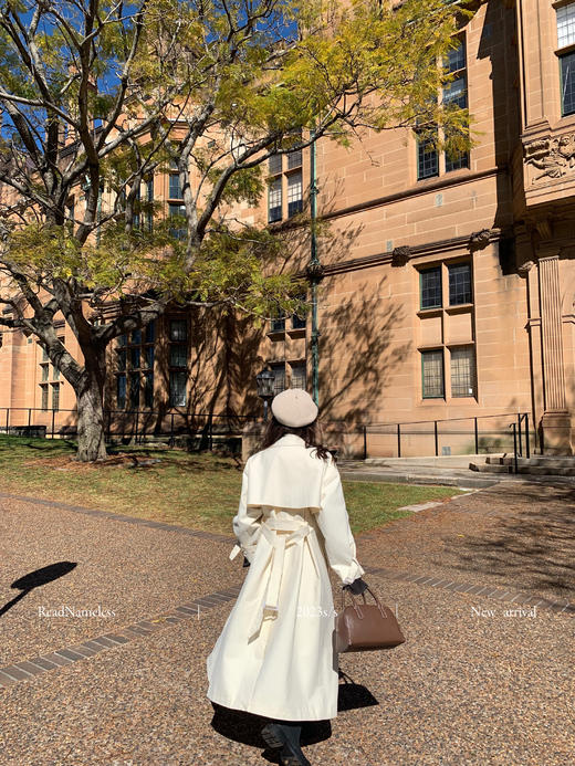 Read Nameless /白色风衣 商品图1